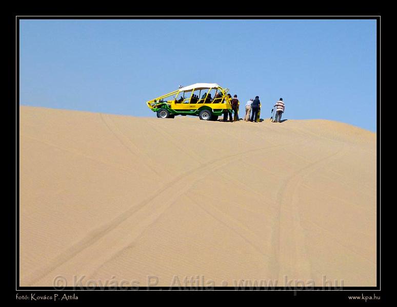 Huacachina Oasis Peru 16.jpg